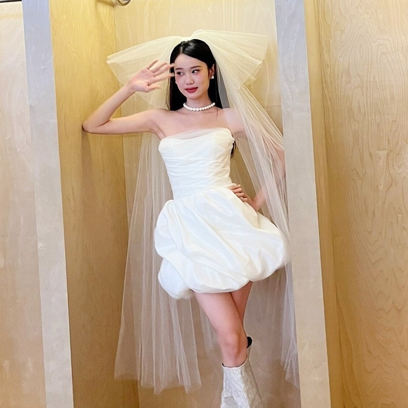 フランス旅行の軽いウェディングドレスの小さいサテンの胸のセクシーな短いタイプは白いスカートの婚約ドレスを登録します 6,160円