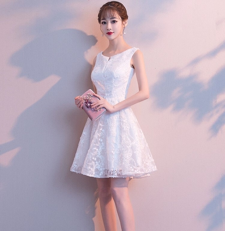 パーティドレス 結婚式ドレス 花嫁ドレス ミニ丈 膝上 ノースリーブ Uネック 襟なし Aライン プリンセス フレア レース 刺繍 ウエストマーク かわいい 大人可愛い きれいめ 上品 おしゃれ