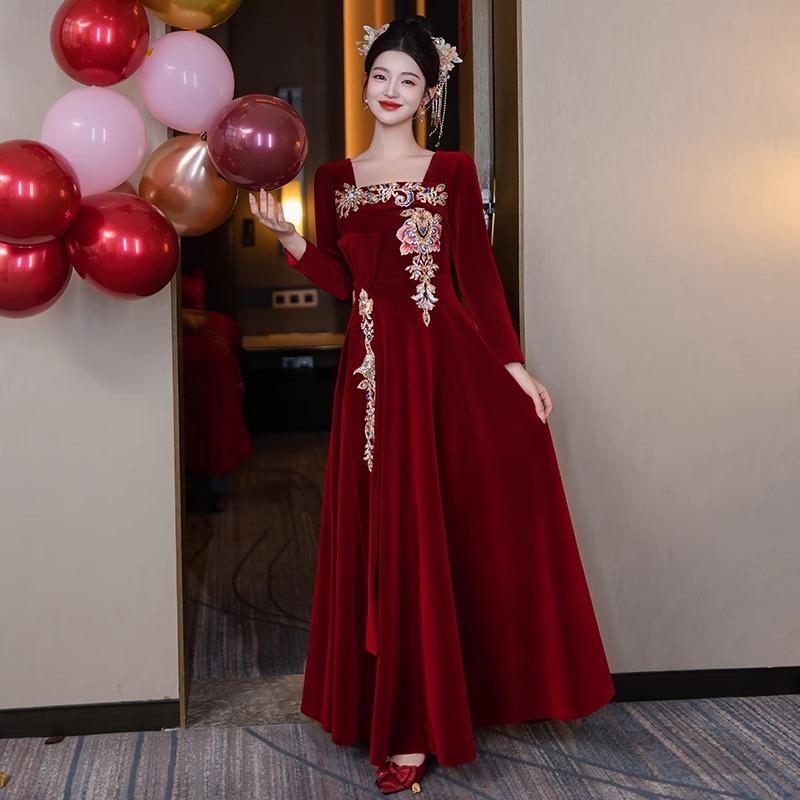 秋冬の花嫁用長袖乾杯スーツ バーガンディベルベット 結婚式のお返しスーツ チャイナウェディングドレス 婚約ドレス