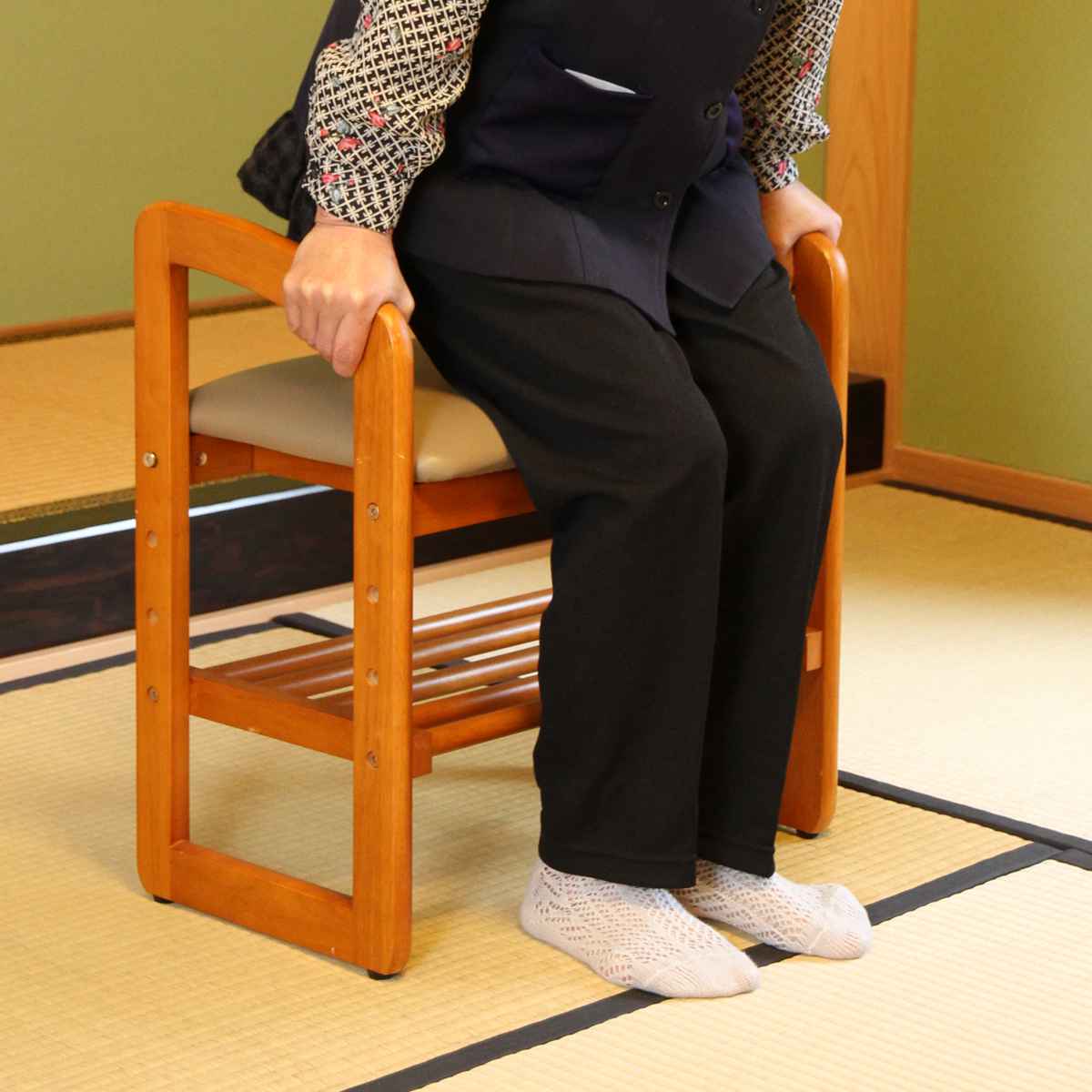 玄関椅子 幅50cm 腰掛け サポートチェア 玄関 椅子 収納 イス ベンチ 腰かけ スツール 肘付き クッション 天然木 和室 介護 高さ調節 可能 肘掛け付き 立ち上がり サポート
