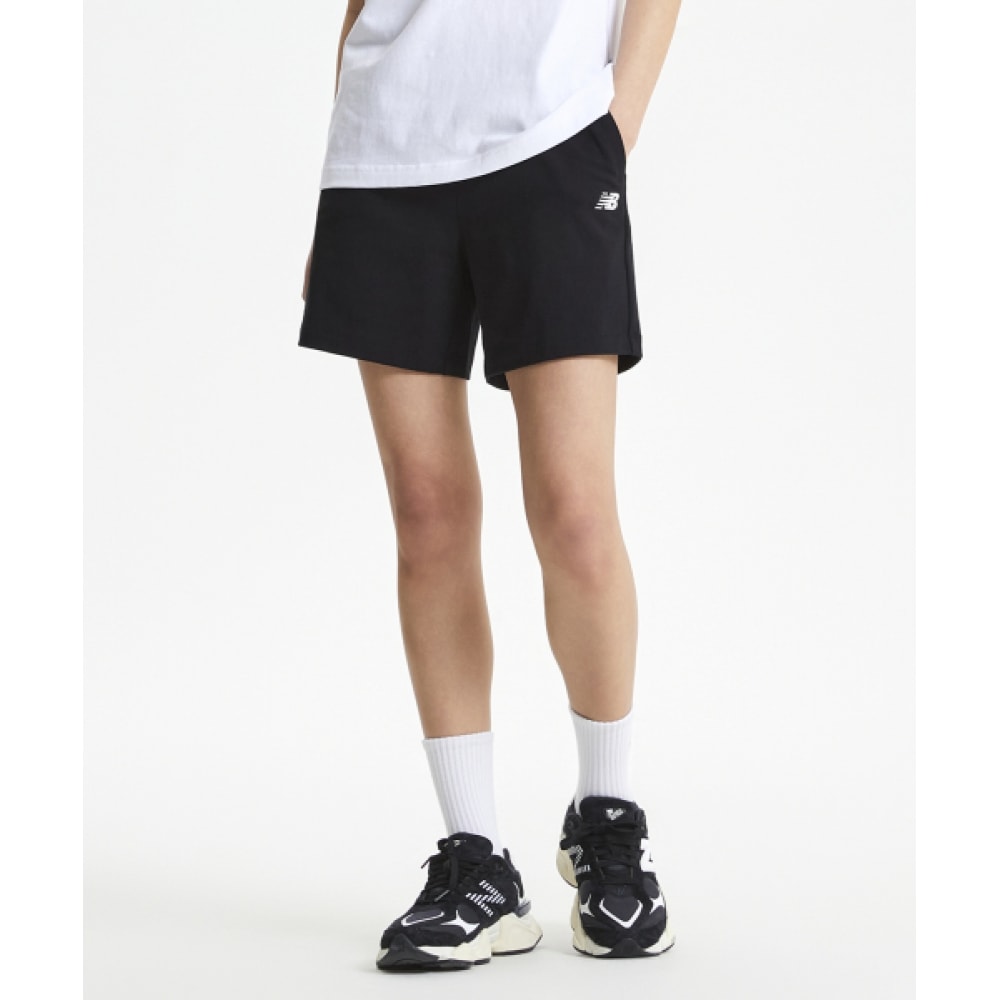 ニューバランス ウィメンズ エッセンシャル 4部 シングルメッシュ ショートパンツ NBNVF2W422 (ブラック)