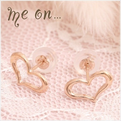 me on... K10ピンクゴールドふんわりとしたフォルムのオープンハートモチーフピアス