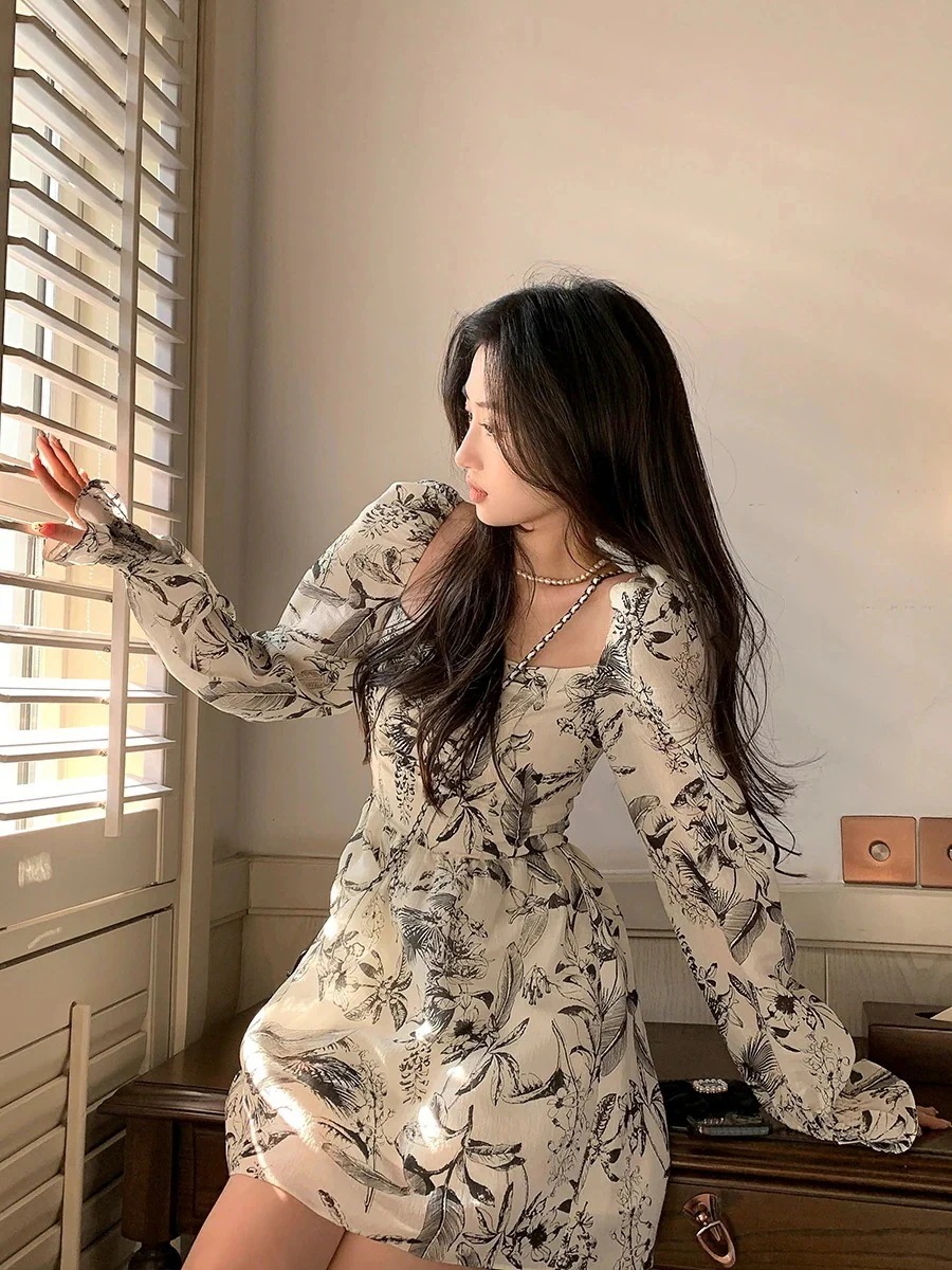 秋冬のハイウエストスクエアネック雰囲気クラシカルな泡袖プリントワンピース