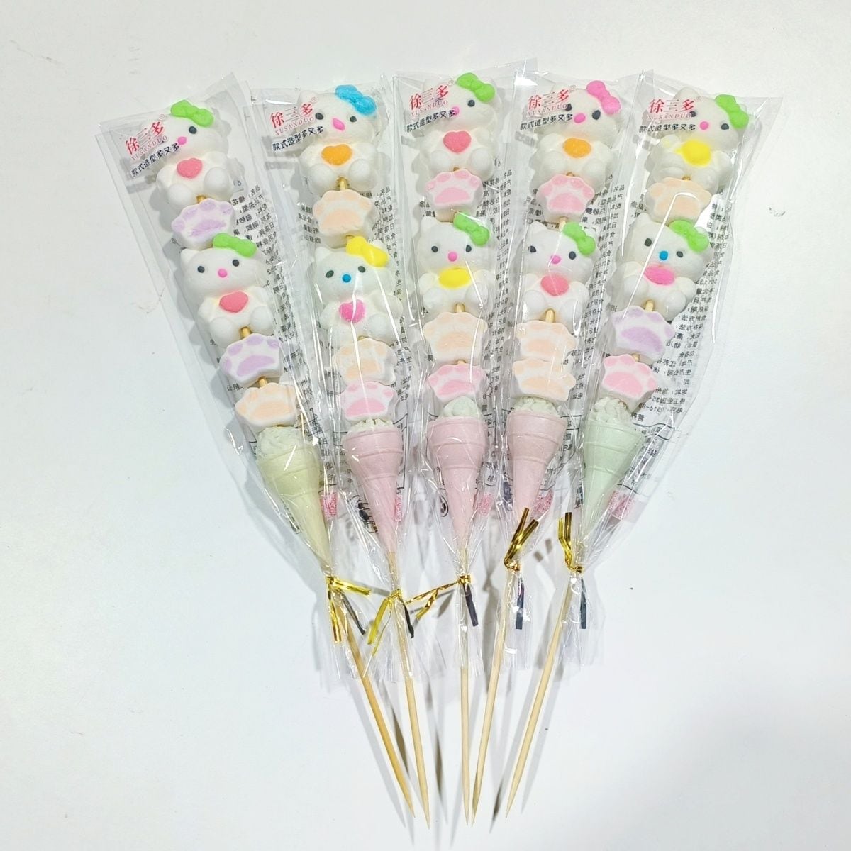 漫画の綿菓子串砂糖漬けのサンザシ串学校用のソフトキャンディロリポップスナック誕生日プレゼント子供の日のプレゼント