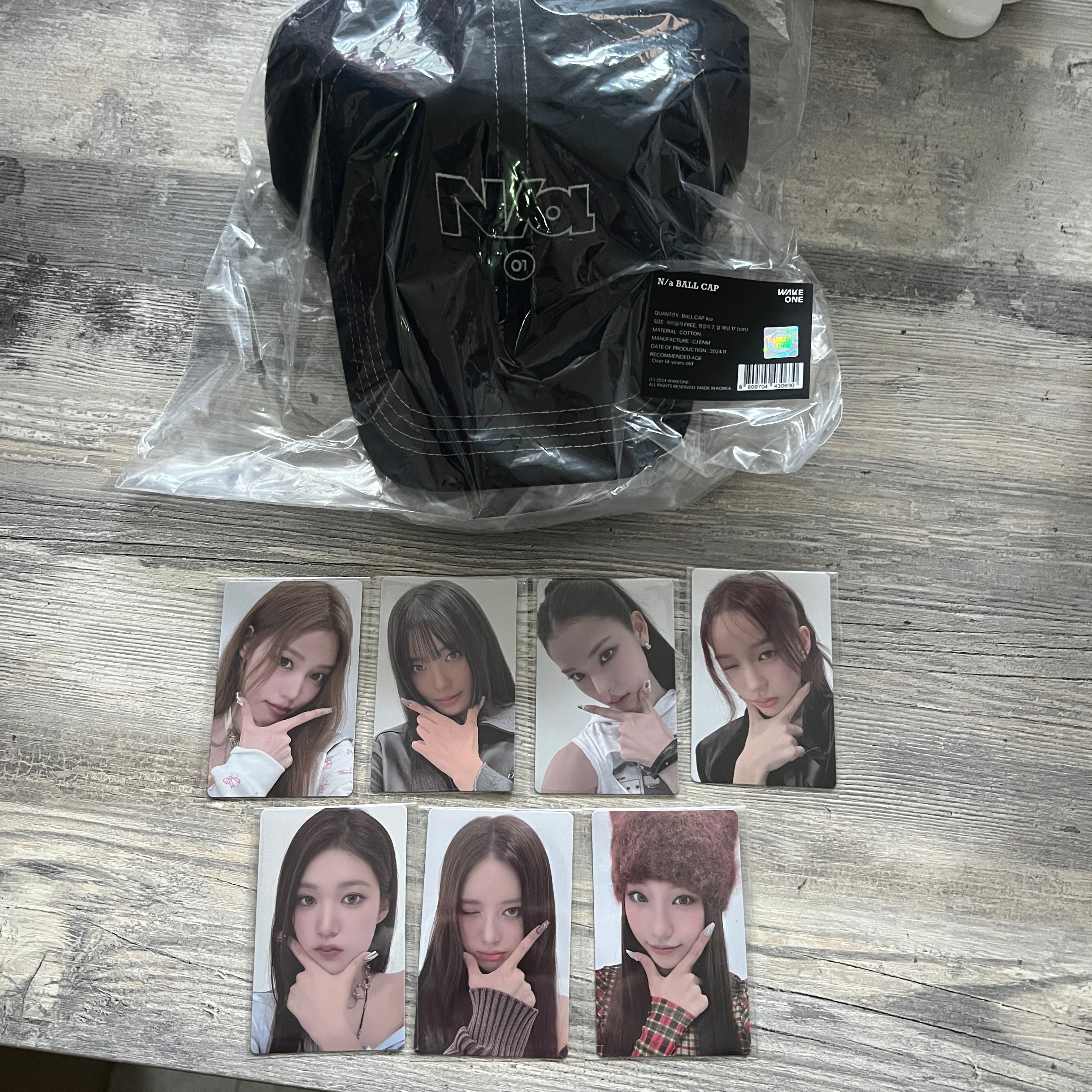 [即発送] IZNA Pop Up Official MD - Ball Cap with Member Photocard
