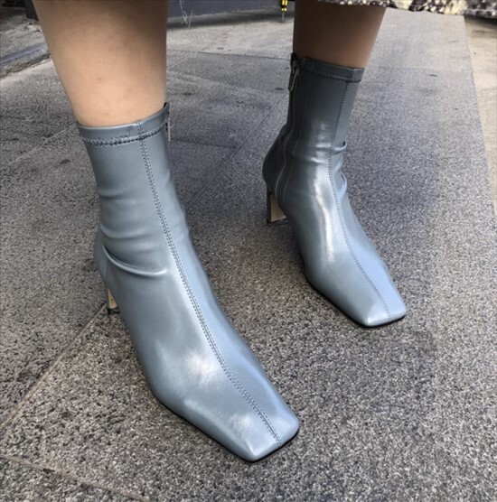 ブーツ レディースブーツ ショートブーツ ハイヒール フラットヒール スクエアヘッド ファッションブーツ サイドジッパー スクエアヒール 個性的 細身 ショートチューブ 秋冬 かわいい 大人可愛い 8,980円