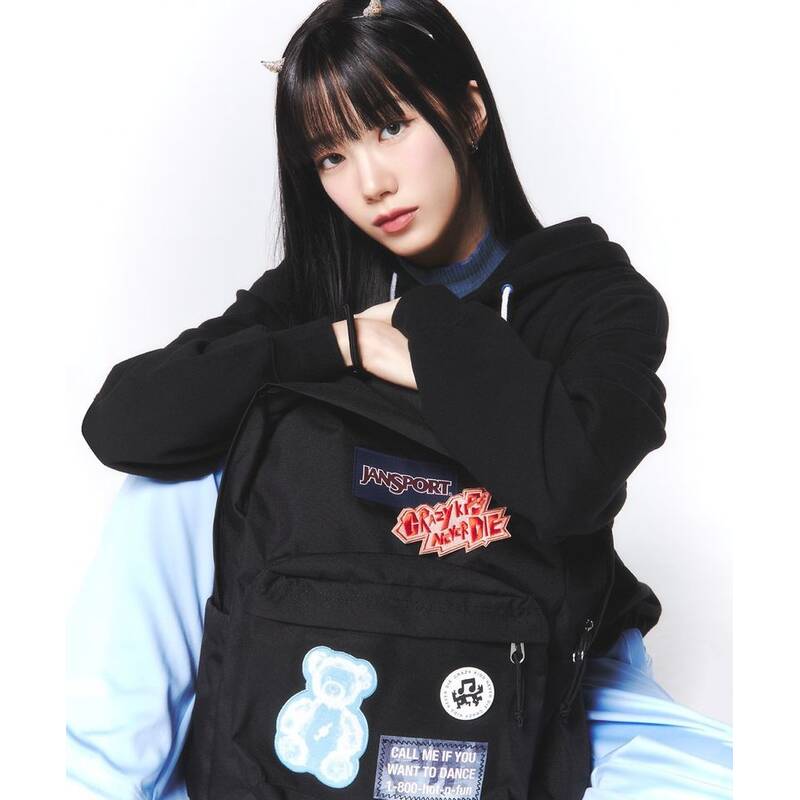 ジャンスポーツ JANSPORT [LE SSERAFIM x ジャンスポーツ] スーパーブレイク プラス JSPU242P001BK 424266