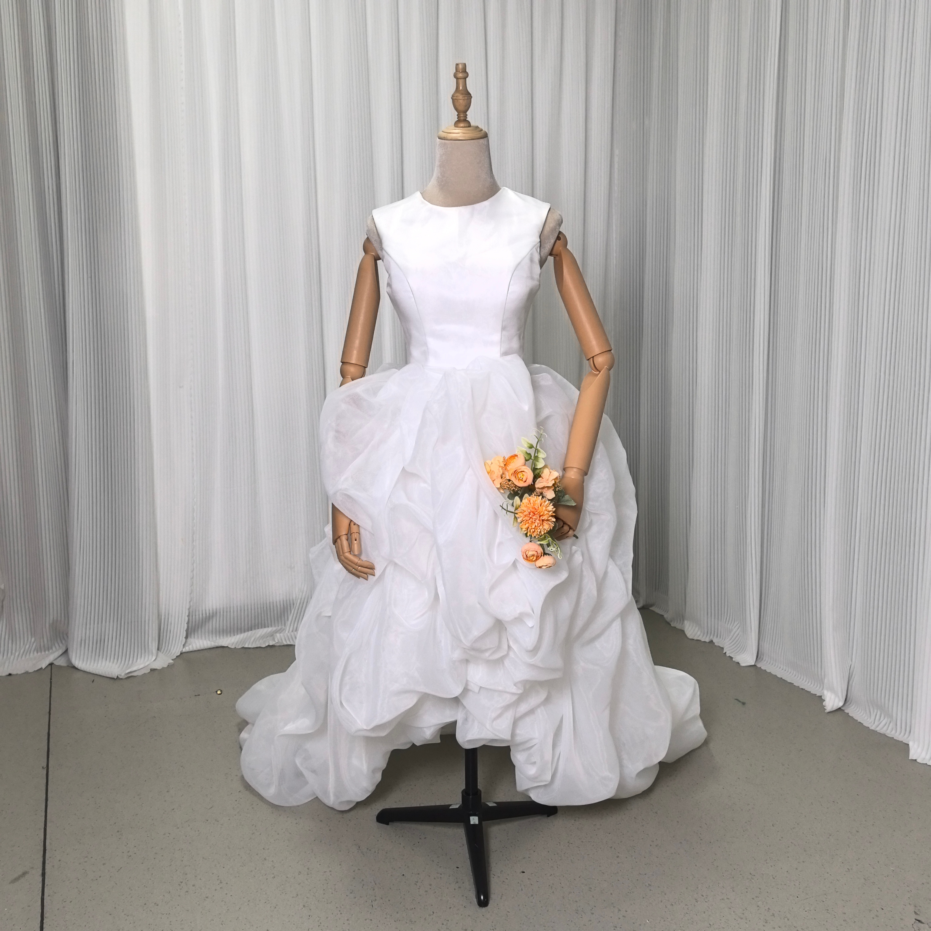 パーティードレス ノースリーブ 背中見せ ラッフルフリル フィッシュテール デザイン感 結婚式 前撮り