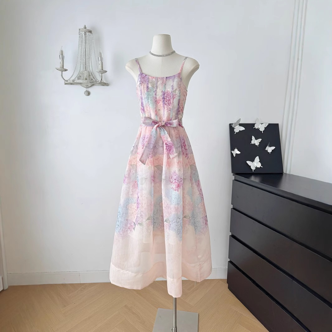 絶美なアジサイの海のキャミソールワンピース女性の腰を収めた大きなスカートポンポンスカートプリンセススカート