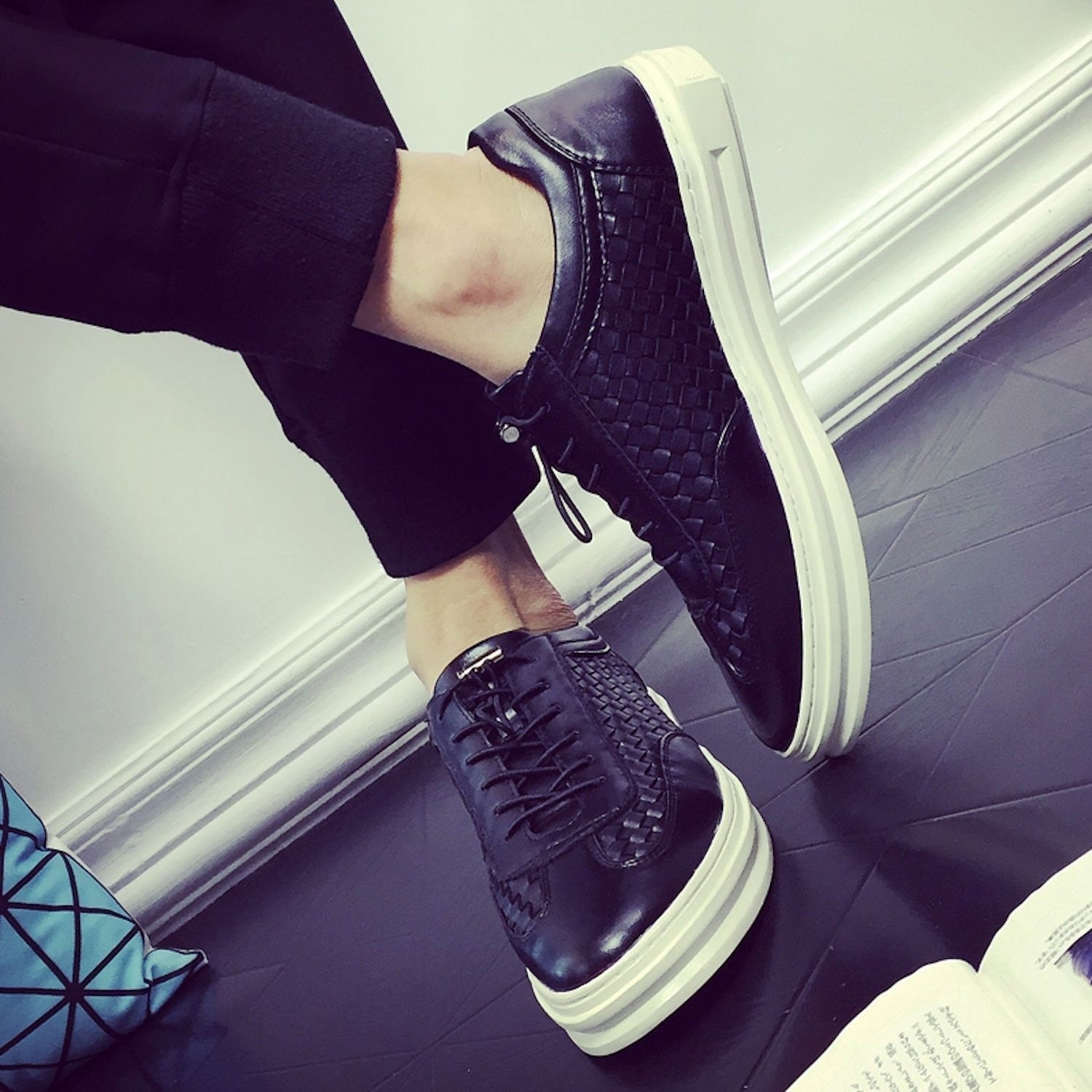 スニーカー メンズ ブランド ランキング 結ばない かかとなし 冬 4E 黒 防水 シークレットシューズ ハイカット 高い 秋 赤 靴紐 ブラック 厚底 革 レザー 軽量 幅広 ホワイト ランニング