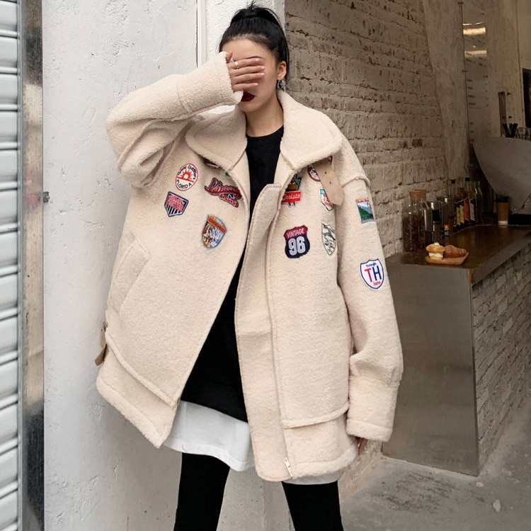 アウター レディース ジャケット 2カラー S M L XL 2XL 3XL 韓国 アプリコット ブラック カラバリ ワッペン ボア もこもこ 襟付き スタンドカラー ポケット付き ベルト 暖かい
