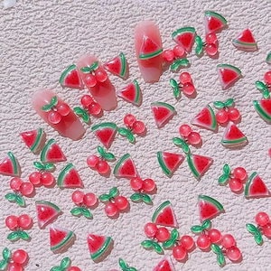 夏の気分をリフレッシュしてiceの方がフルーツシリーズのネイルデコレーションスイカとチェリー3Dシミュレーションダイヤモンド装飾50個