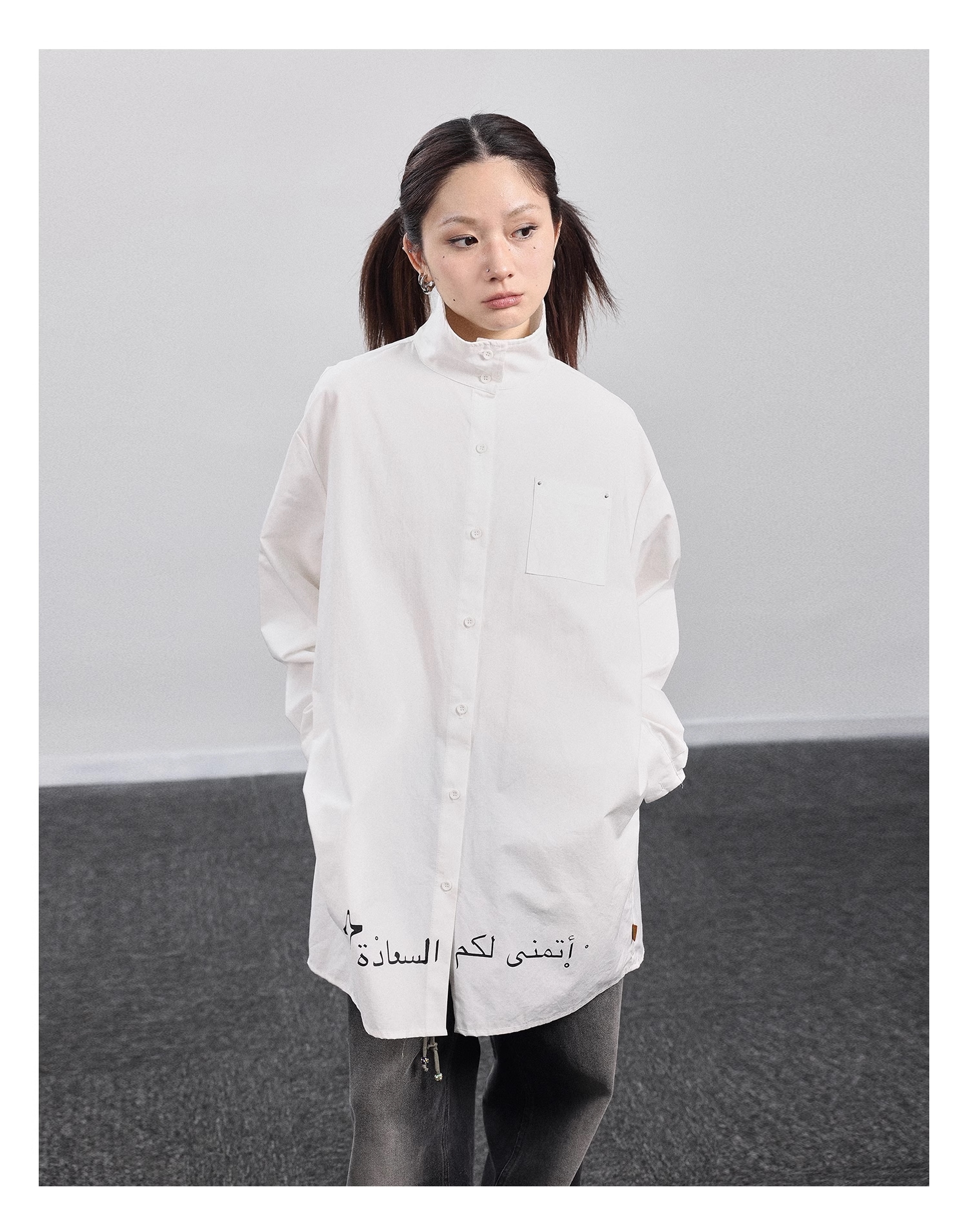 シック トップ 女性 白 日焼け止め シャツ スカート プリント リベット シャツ 個性的 トップス シャツ 白シャツ ロング ロング丈 袖あり 長袖 襟付き シンプル カジュアル 大人 上品
