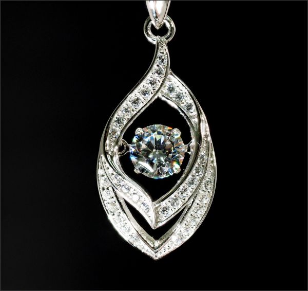 クロスフォー ダンシングストーン ダイヤモンド ネックレス BOX付 プレゼント 最高