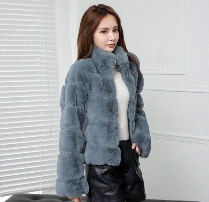 ファージャケット もこもこアウター フェイクファー ふわふわ 黒 白 もこもこ 結婚式 韓国 レディース オルチャン 長袖 襟あり 上品 セレブ 可愛い かわいい オトナ可愛い 大人可愛い 7,283円