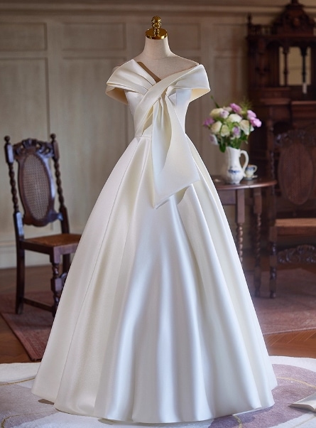 ウェディングドレス オフショルダー ロイヤルサテン Aライン デザイン感 編み上げ 結婚式