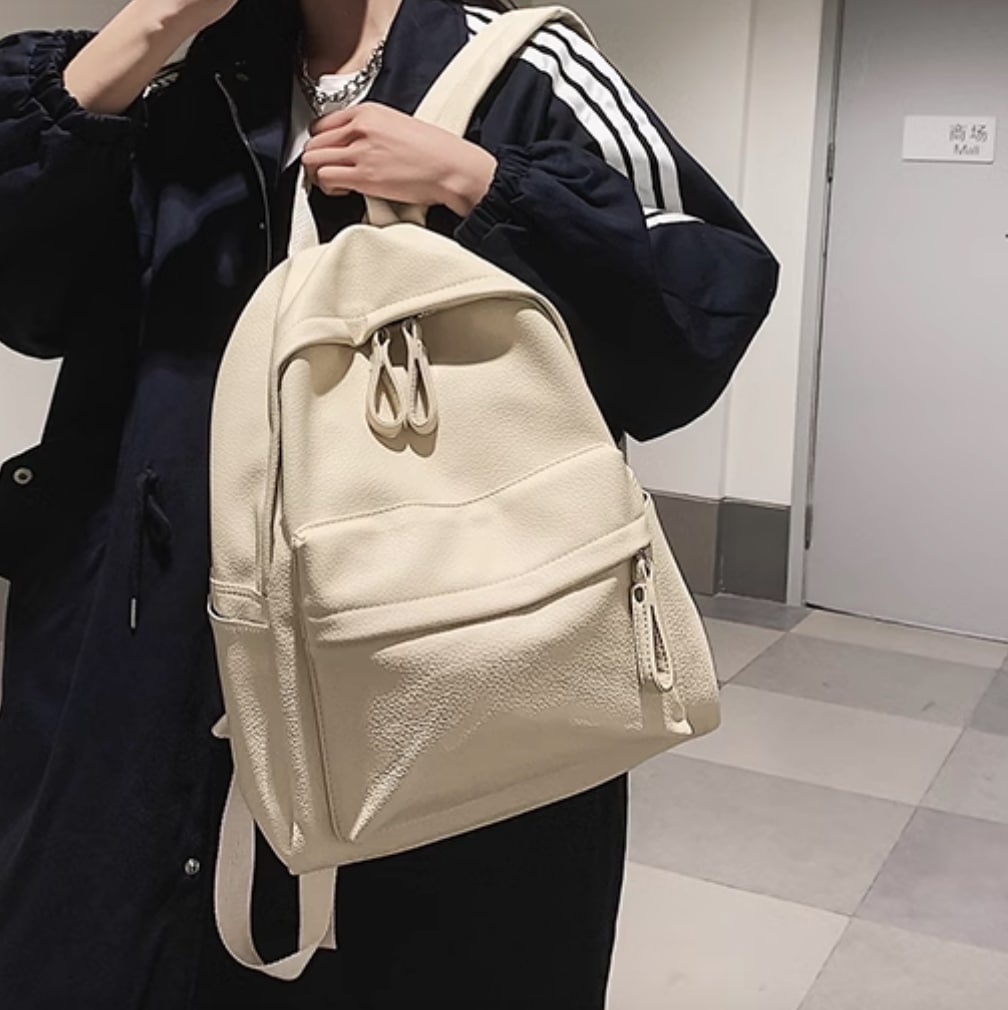 バッグ リュック バッグパック デイバッグ 大容量 便利 ファスナー かわいい 大人可愛い きれいめ シンプル カジュアル お洒落 かっこいい レトロ こなれ感 ラフ ボーイッシュ クール モード