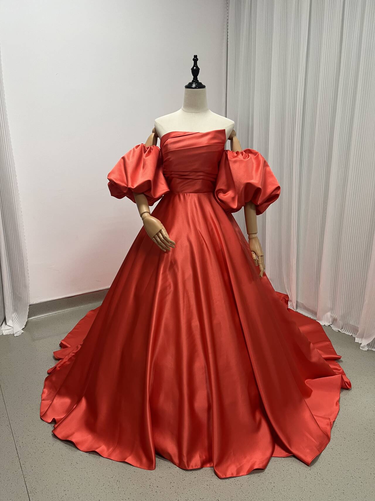 パーティードレス オレンジ ベアトップ パフスリーブ Aライン 編み上げ ロングトレーン 前撮り