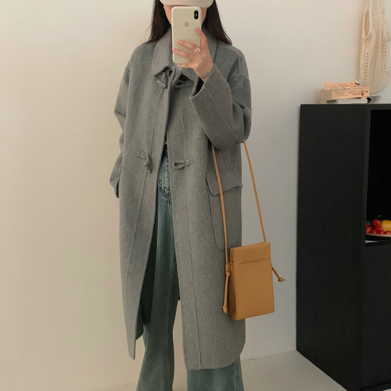 牛角ボタン両面カシミヤコート女性の中長タイプ2023新型灰色のヘボン風フードコート毛コートですね