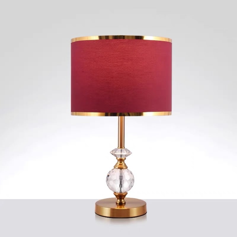 中国標準220 vタッチセンシング薄暗いベッドルームベッドサイドランプモダンウォームで豪華なヨーロッパのクリスタルテーブルランプウェディングルームダウリー