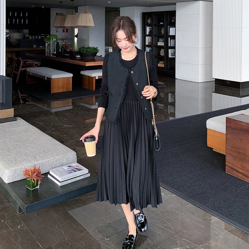 ドレスセット女性2024春新気質女神ファンブラックベストプリーツスカートツーピース 5,654円