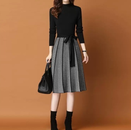 切替えデザイン長袖ニットワンピース ハイネック 長袖 襟付き Aライン ウエストリボン 伸縮性 綿 爽やか かわいい 可愛い きれいめ シンプル カジュアル 上品 おしゃれ かっこいい レトロ