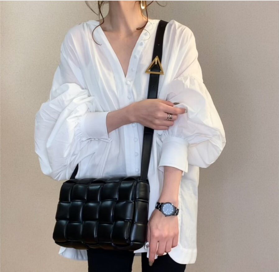 【ボリュームスリーブ】合わせやすい無地Vネックボタン長袖シャツ