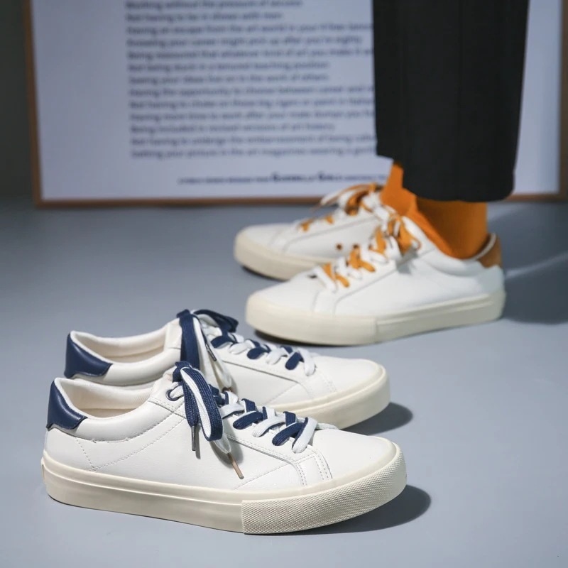 春と秋の新しいカップル ボード シューズ マイクロファイバー レザーレット ホワイト シューズ キャンバス シューズ メンズ トレンドの何百もの学生のカジュアル シューズ