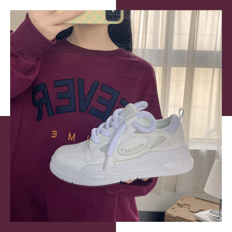 レトロな純色の白い靴2023秋の新しい男女カップルの同じ板靴の厚い底のカジュアルな靴