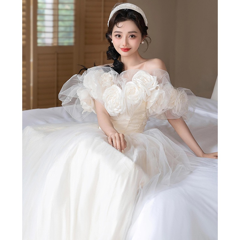 ワンショルダーウェディングドレス2024新作ブライダルメイン糸軽い感森風旅行撮影少人数外出用