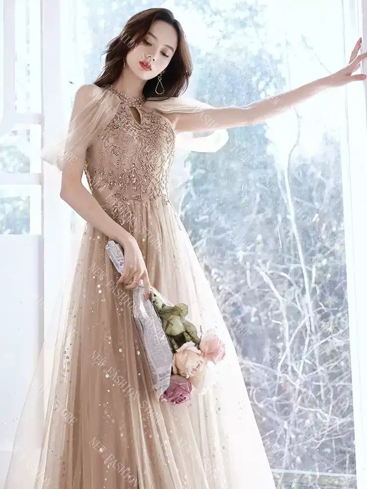 イブニングドレスの女性-78