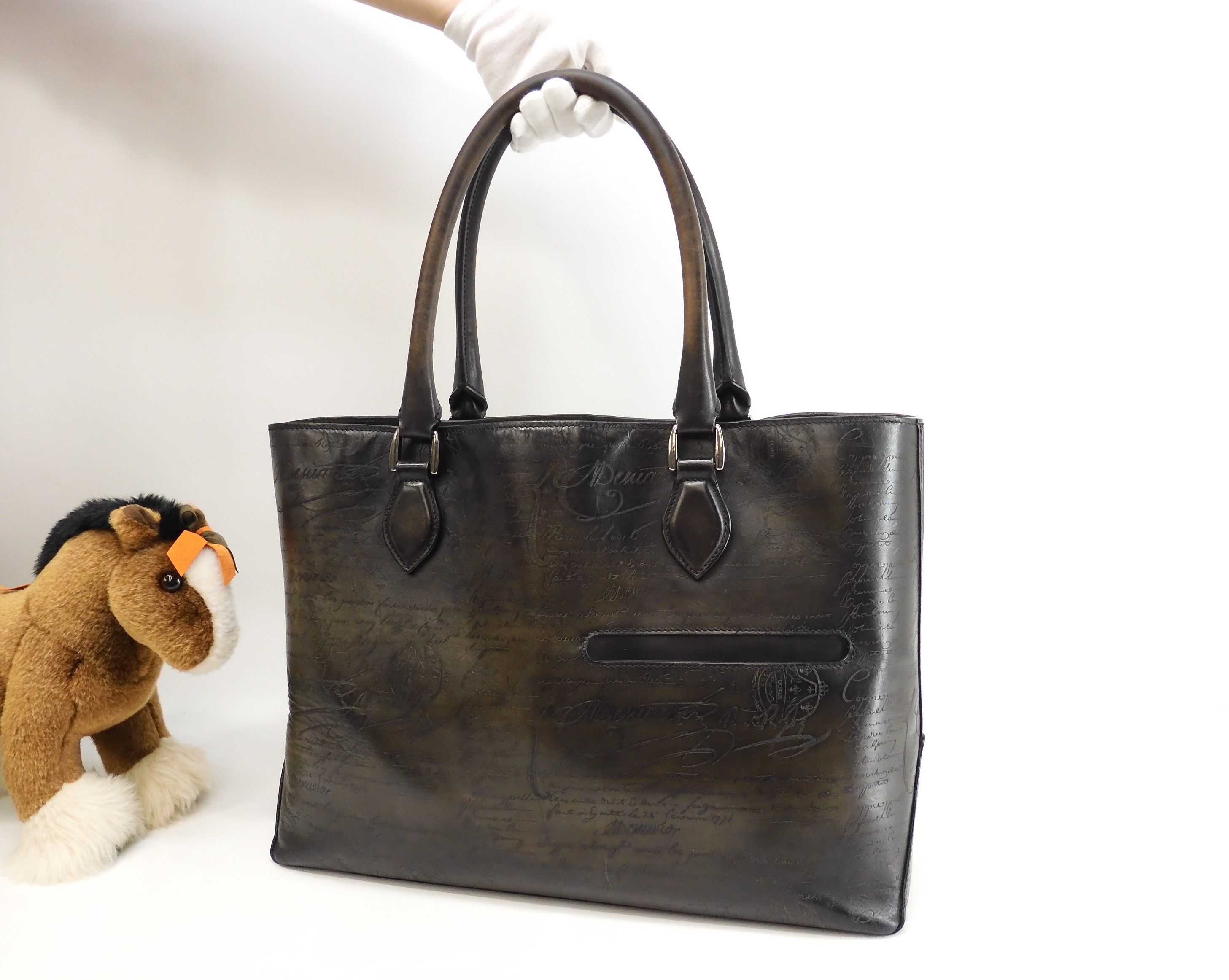 トゥジュール カリグラフィ レザー紫緑 メンズ トートバッグ@A0129