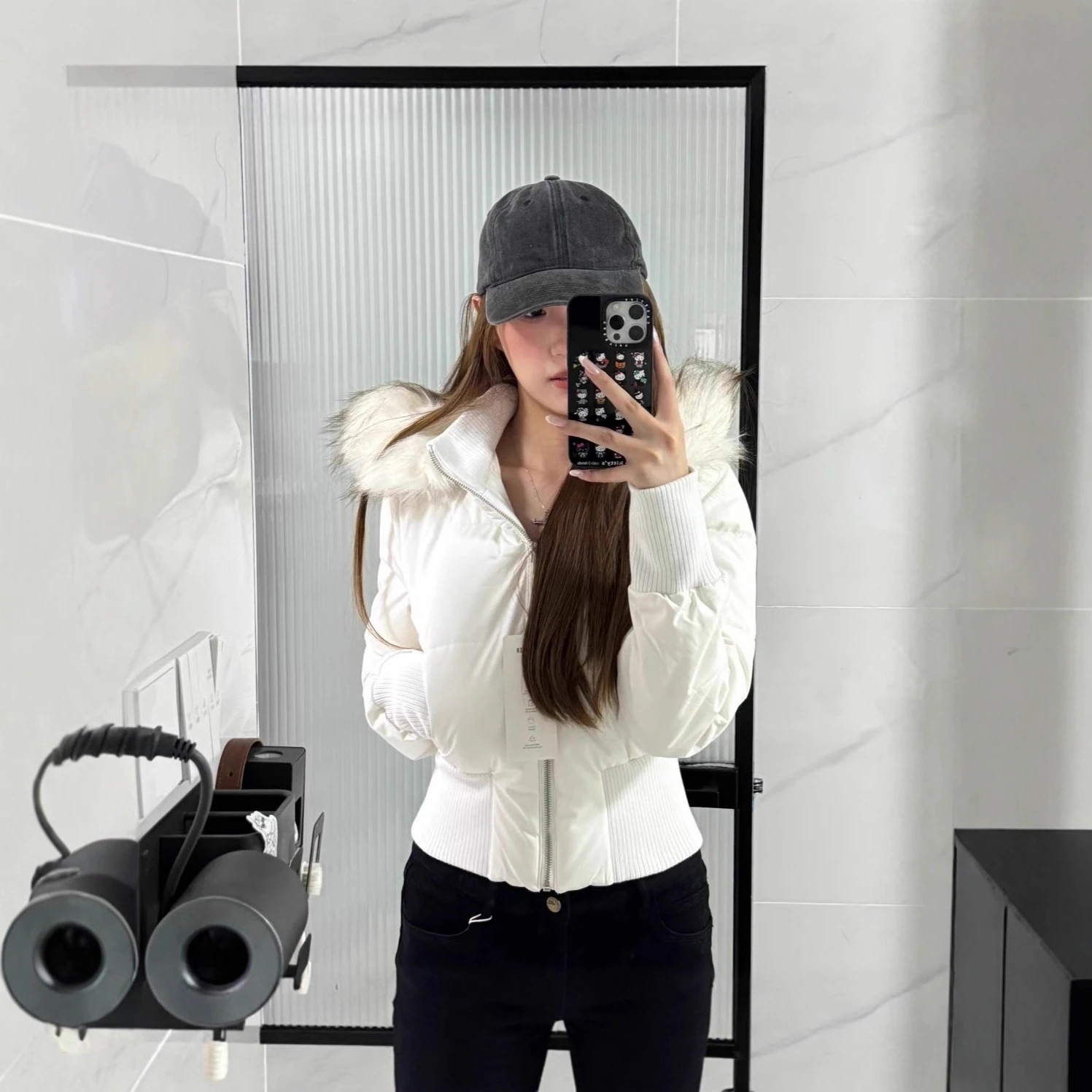 2025年冬新作セクシーなショート丈フード付きダウンジャケットファーカラー付き小柄な女性にもおしゃれで暖かい