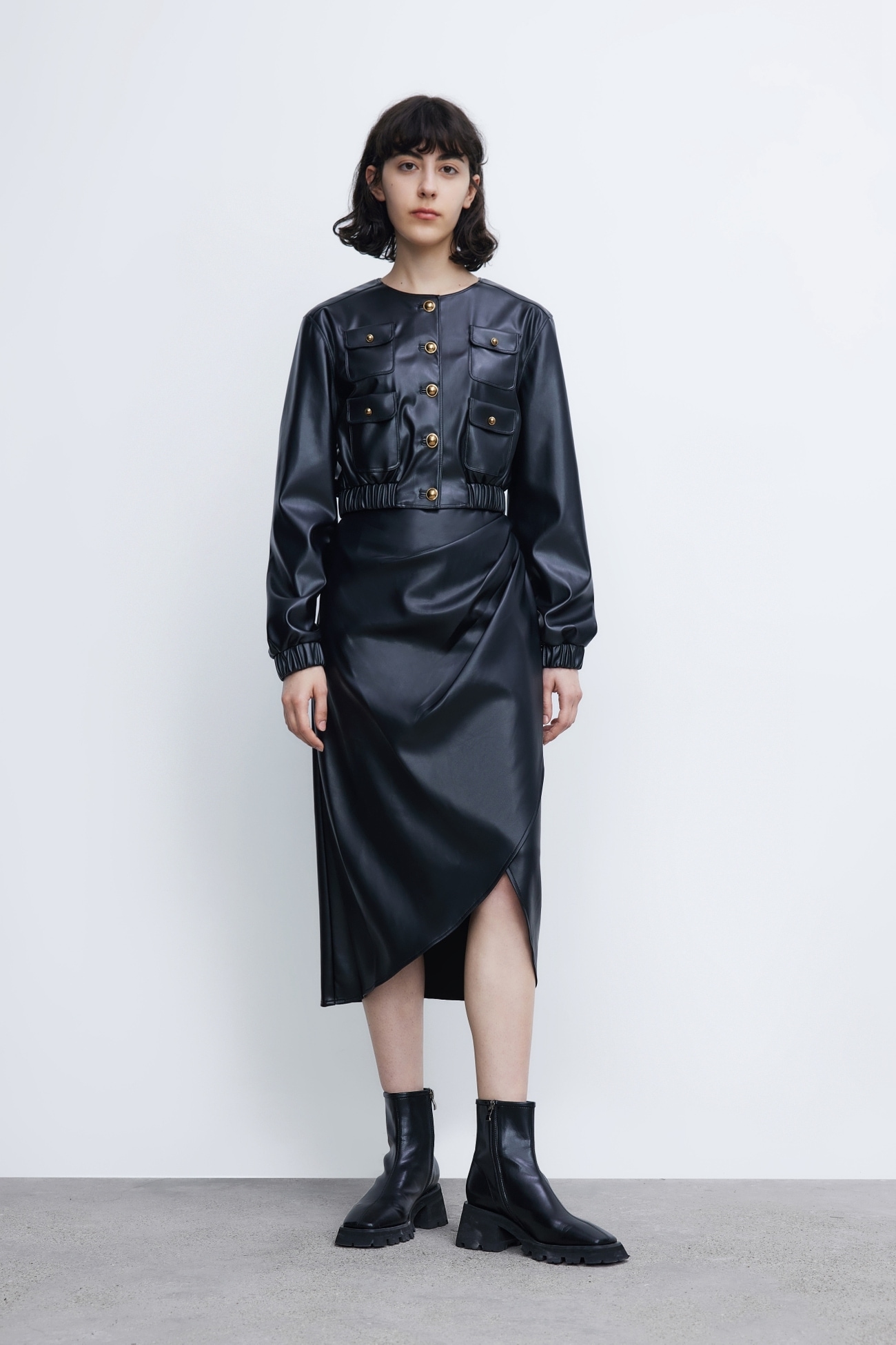 秋 冬 春レディース ファッション かっこいい ポケット付き マルチバッグ ボタン シルエット ショート PU レザージャケット ブラック XS S M L XL トップス 袖あり 長袖 ハイネック