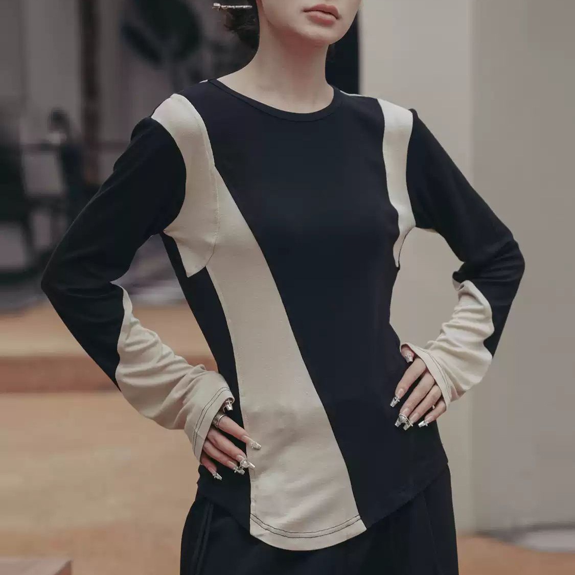 バイカラーTシャツ 着回し レディース トップス 長袖 ラウンドネック スリム シンプル カジュアル おしゃれ こなれ感 春 秋 お出かけ 休日 カフェ 普段使い 着回し S M L