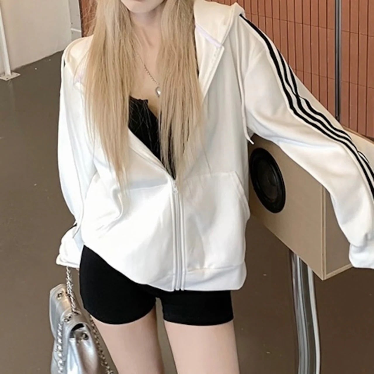 大人気！ 2025 秋冬トップス パーカー フード付き チャック 長袖 ストライプ ゆったり 細見え 白 黒 おしゃれ かわいい ガーリー キュート 甘め 韓国ファッション レディース お出かけフル