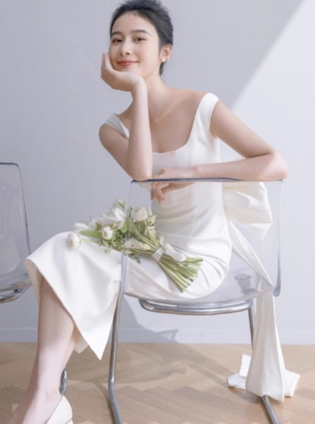 ウエディングドレス 光沢サテン スレンダーライン 豪華なバックリボン ワンピース 二次会