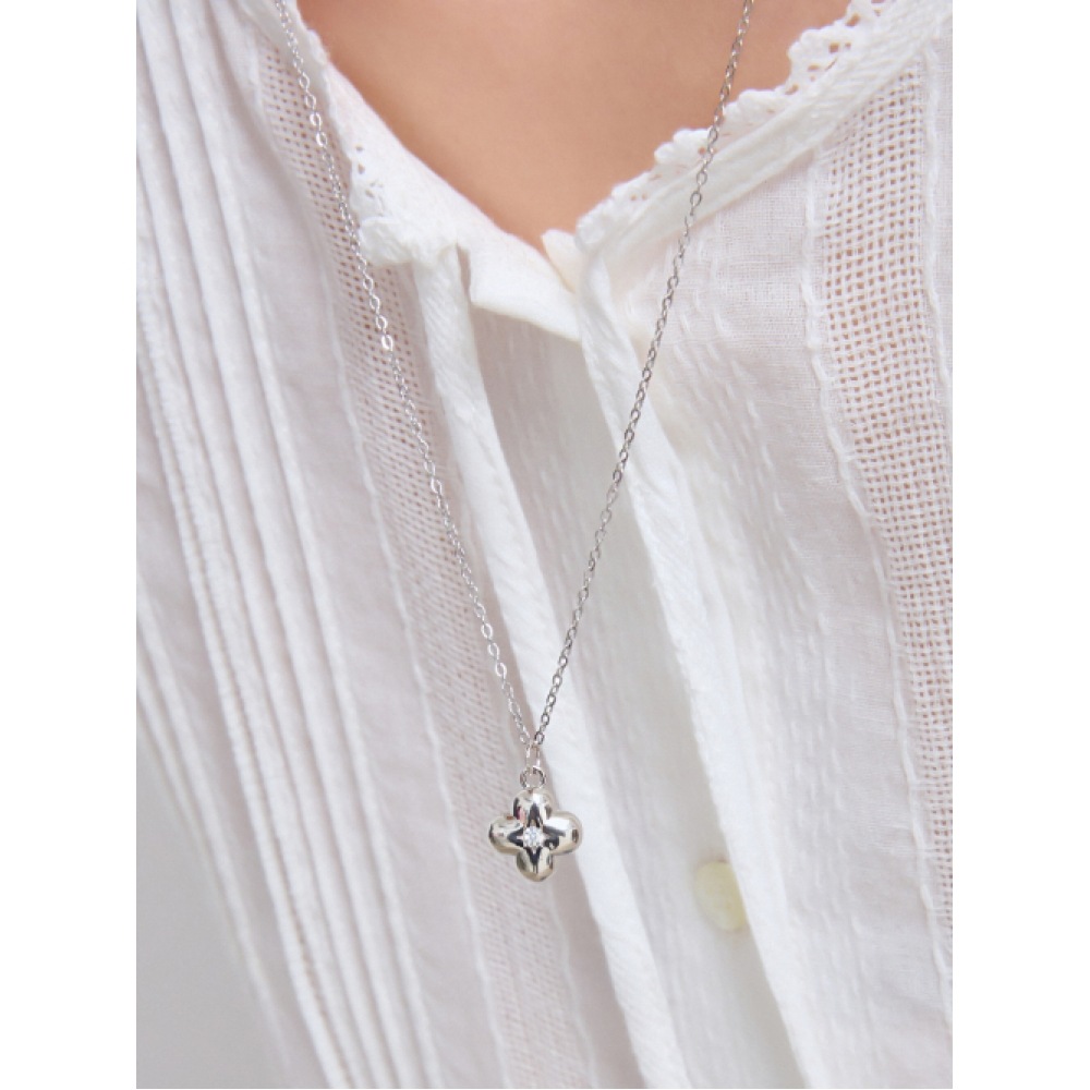 GETMEBLING ボールドクローバーネックレス