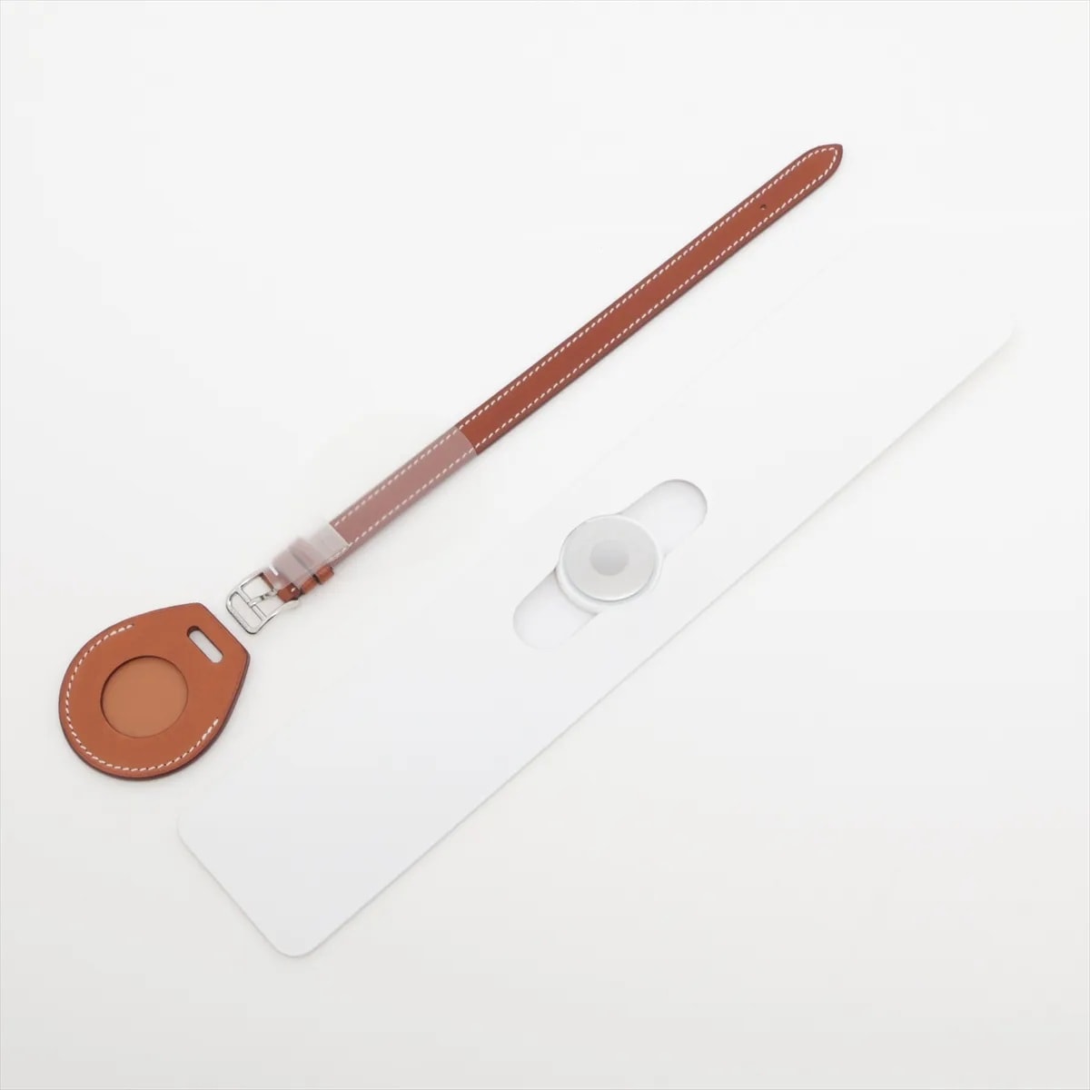 新品同様 AirTag ラゲッジ タグ バッグ チャーム ストラップ レザー チャーム 本革 ブラウン 茶色 メンズ レディース MMM CH50-4 中古