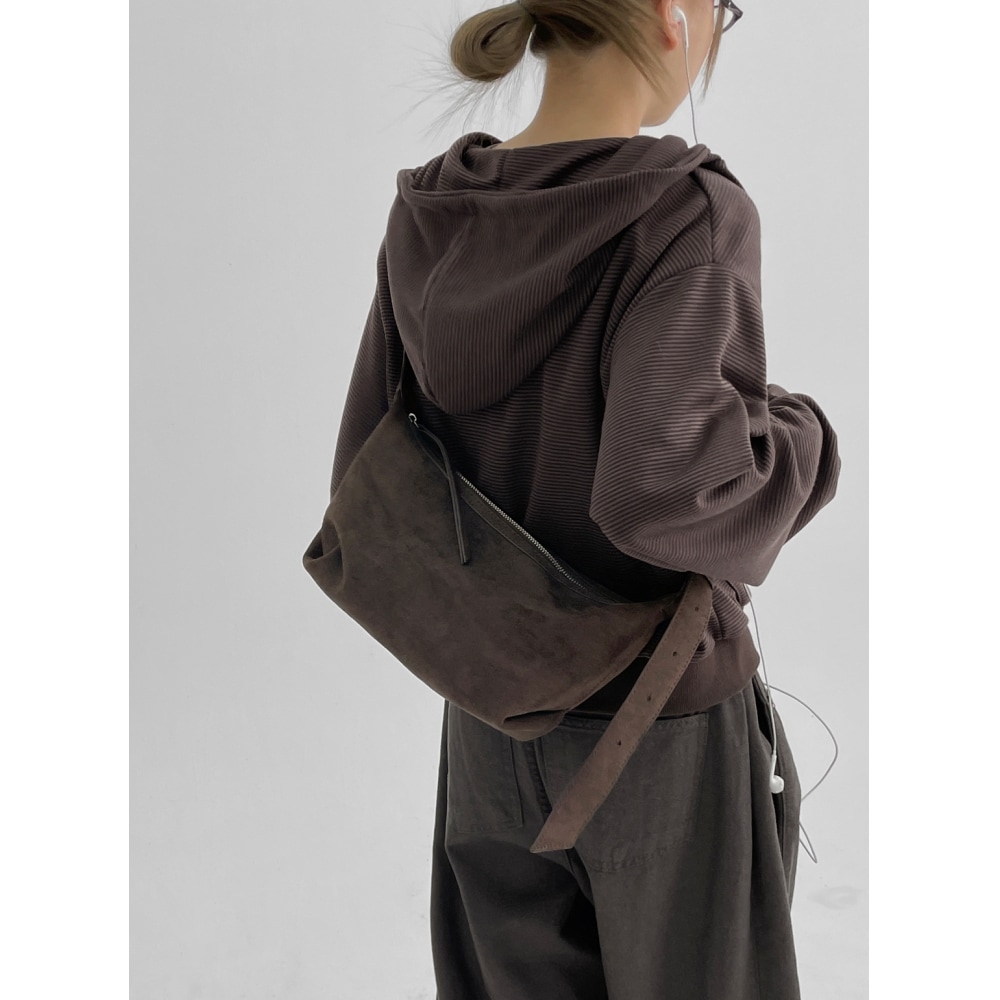 ブラックアップキタリングスエードクロスボディバッグ