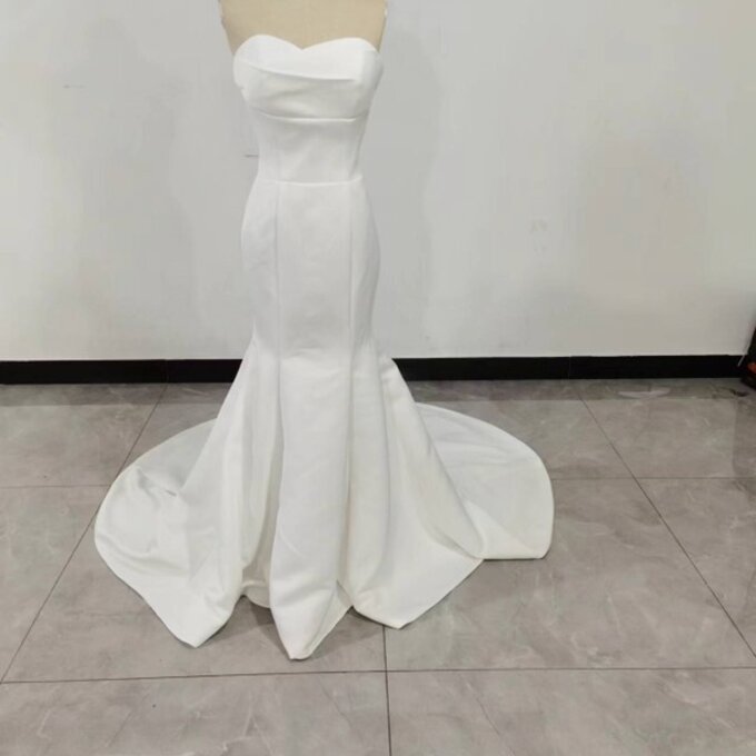 人気上昇！パーティードレス ベアトップ 華やかなトレーン/結婚式/披露宴ドレス