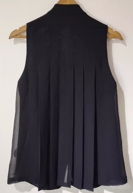 レディース トップス ベスト 上着 袖なし ノースリーブ プリーツ バックコンシャス 前開き 透け感 きれいめ シンプル カジュアル おしゃれ かっこいい こなれ感 クール 無地 春 夏 お出かけ