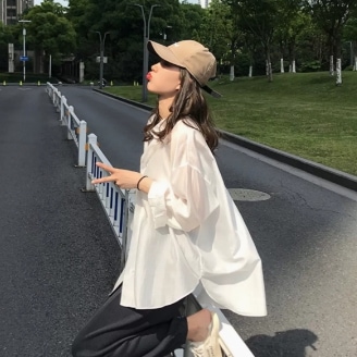 トップス シャツ 白シャツ 白トップス 袖あり 長袖 襟付き シフォン ポケット 前開き 透け感 シースルー ポリエステル 薄手 かわいい 大人可愛い シンプル カジュアル おしゃれ アジアン