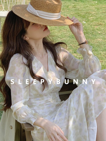 眠いウサギの半袖ドレスの女性の 2023 夏優しい気質スリムフィット花柄ロング V ネックフィッシュテールスカート