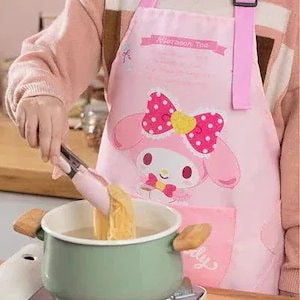 サンリオ ハローキティ エプロン キャラクター 保育士 レディース 大きいサイズ 幼稚園 先生 かわいい ポチャッコ シナモン しんちゃん すみっコぐらしM L LL 2L 3L 保育士エプロン