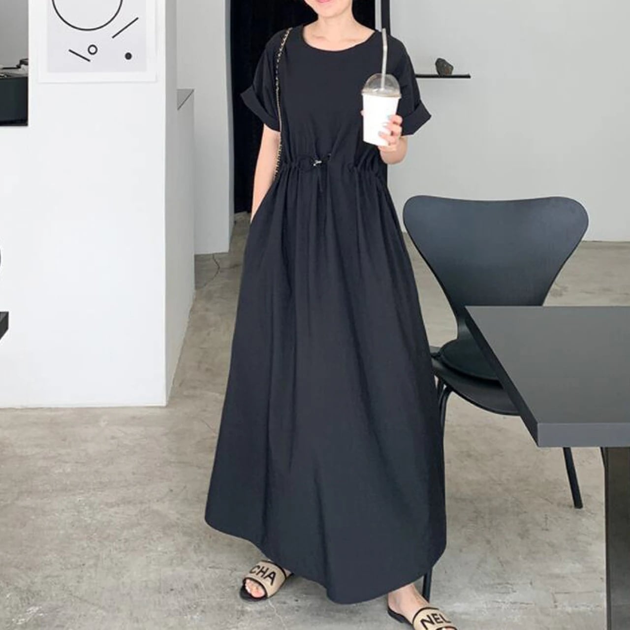 ウエスト絞りワンピース ワンピース フレアワンピース ロング ロング丈 マキシ マキシ丈 袖あり 半袖 ラウンドネック ウエストマーク 綿 ポリエステル かわいい 大人可愛い シンプル カジュアル