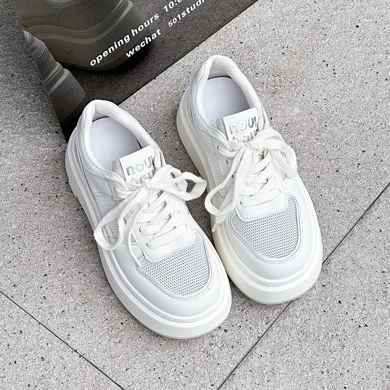 本革の小さな厚底の白い靴女性用春と夏2025新しいメッシュ通気性カジュアルスポーツシューズ女性用
