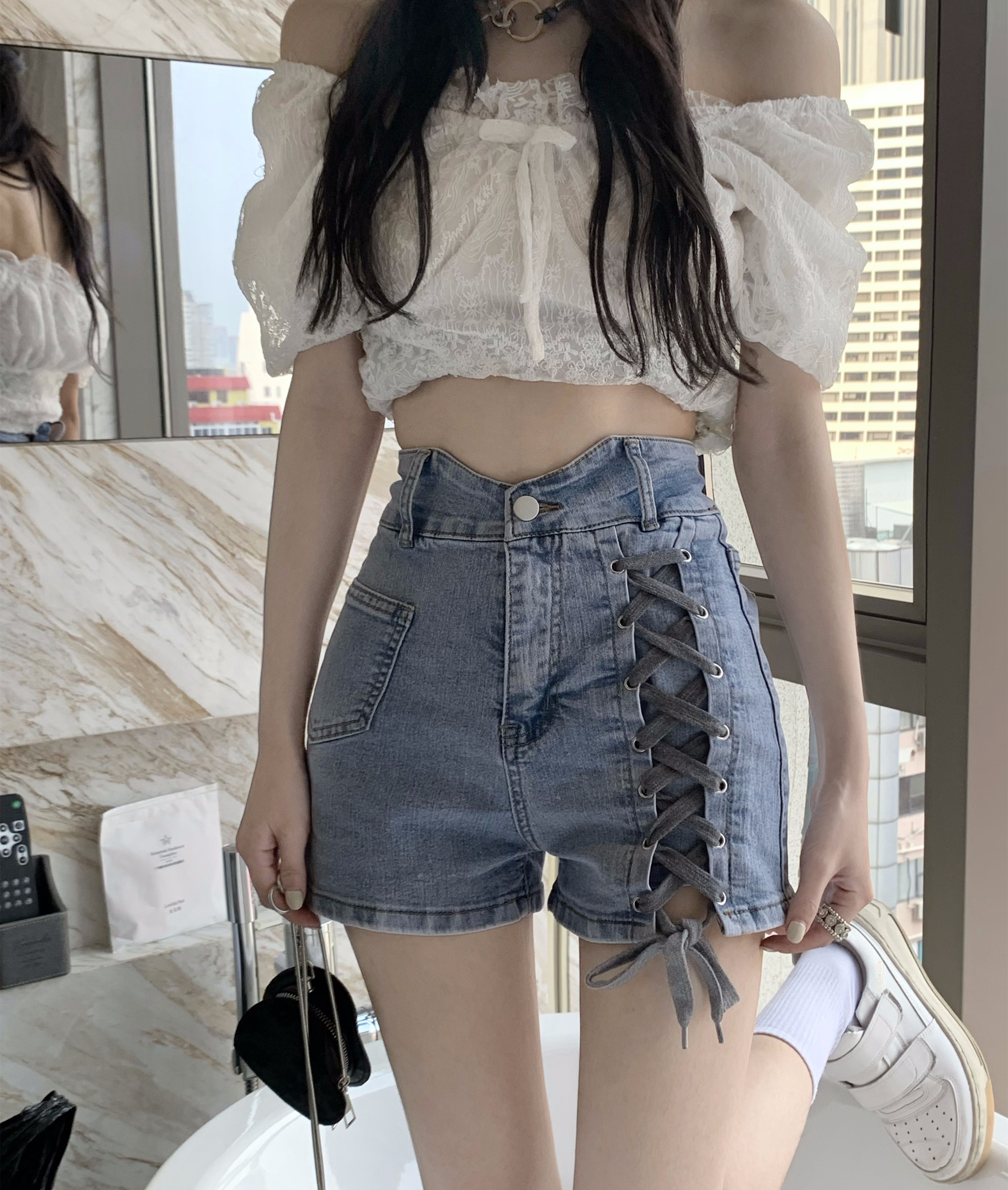 編み上げ ボトムス パンツ ショートパンツ ショート丈 ハイウエスト デニム ブルーデニム カジュアル おしゃれ お洒落 こなれ感 無地 春 夏 10代 20代 30代 レディース 女性用 お出かけ 5,206円