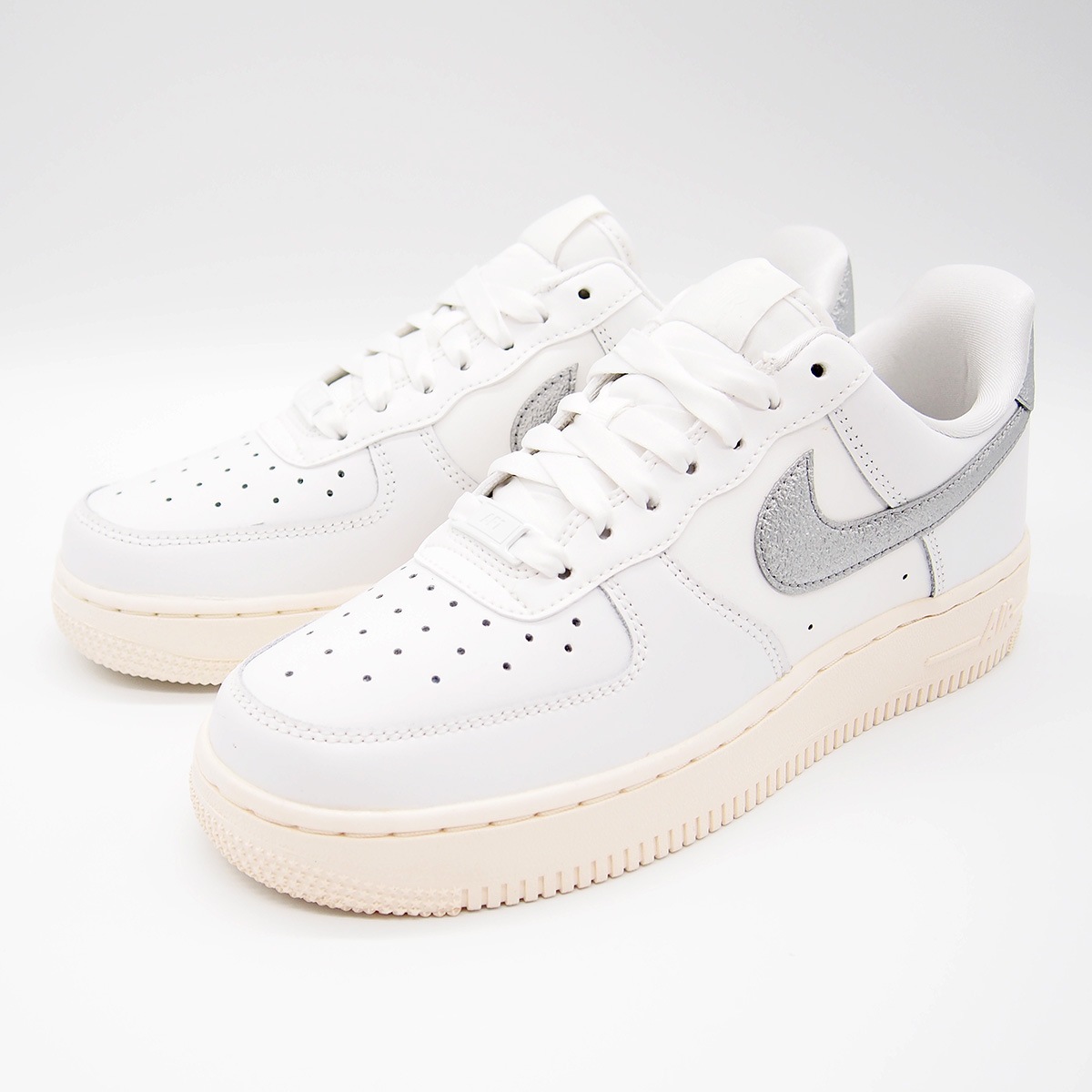 WMNS AIR FORCE 1 07 ESS TRND SUMMIT WHITE/METALLIC SILVER レディース ウィメンズ スニーカー