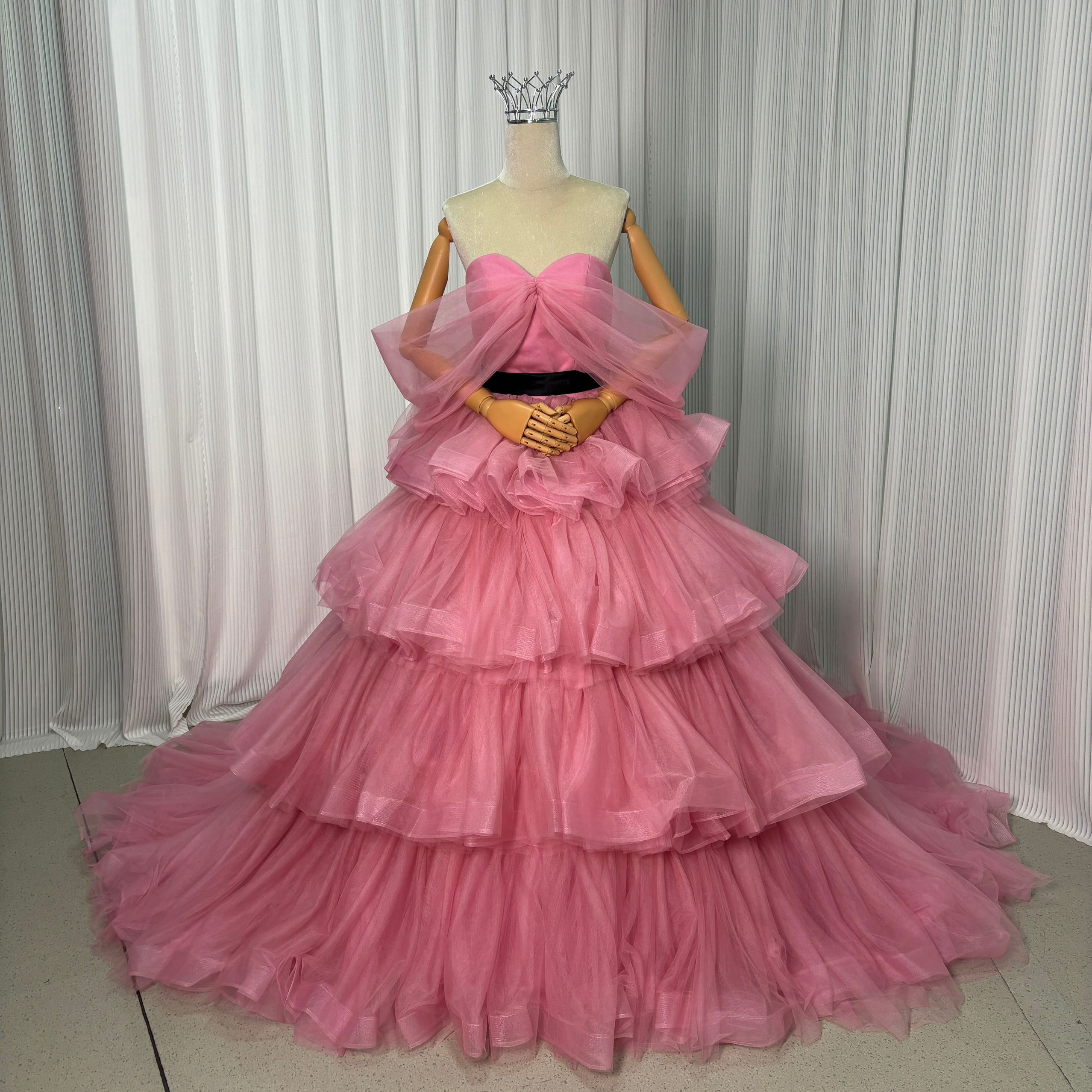 カラードレス ピンク オフショルダー 編み上げ サッシュベルト ソフトチュール 華やかなトレーン 可愛い 花嫁 前撮り